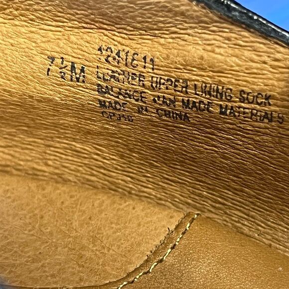 Sofft | Black Mary Jane Black Patent Leather Button Strap Heels 7.5M - Picture 10 of 10